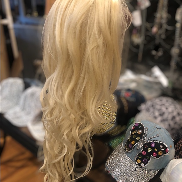 Wigs - Picture 6 of 6